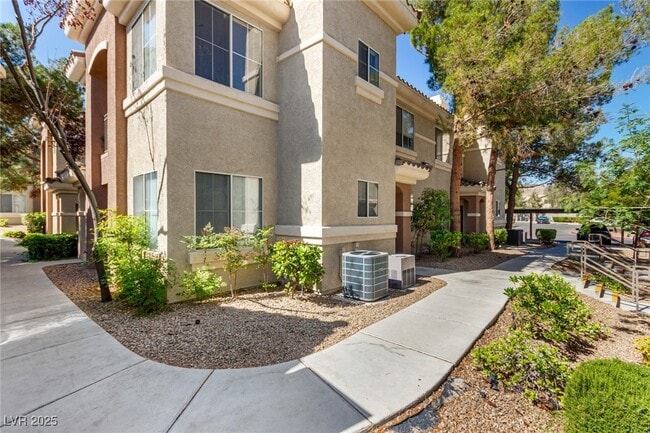 9050 W Warm Springs Rd in Las Vegas, NV - Building Photo - Building Photo