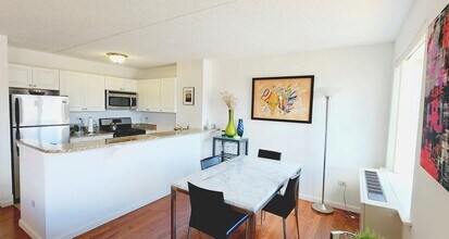 225 8th Ave in New York, NY - Building Photo - Building Photo