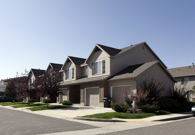 Garden View Townhomes in Centerville, UT - Building Photo - Building Photo