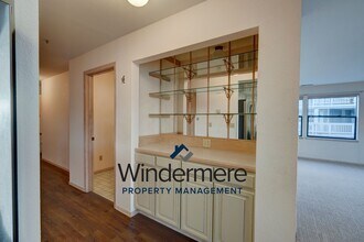 651 SE Bayshore Dr in Oak Harbor, WA - Building Photo - Building Photo