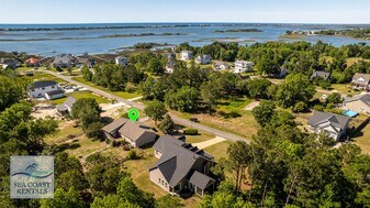 212 Topsail Watch Dr in Hampstead, NC - Building Photo