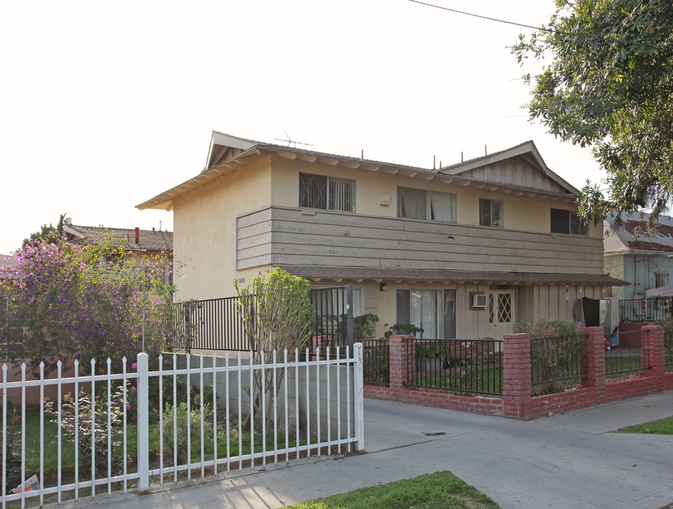 6048 King Ave in Maywood, CA - Foto de edificio