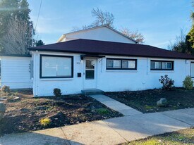 2538 21st Ave in Forest Grove, OR - Building Photo