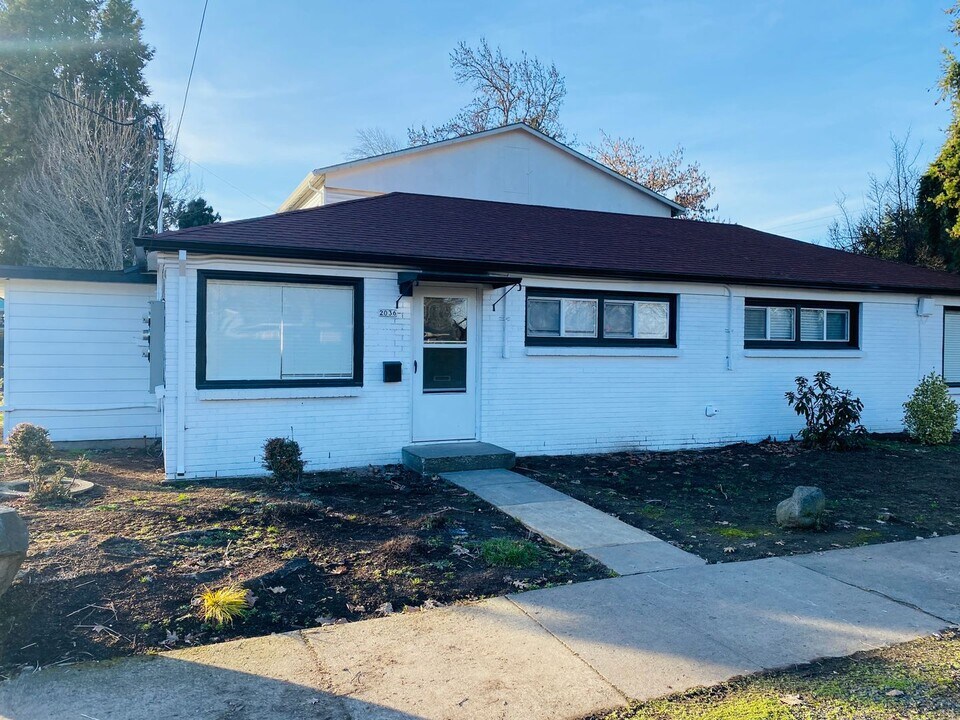 2036 Filbert St in Forest Grove, OR - Building Photo