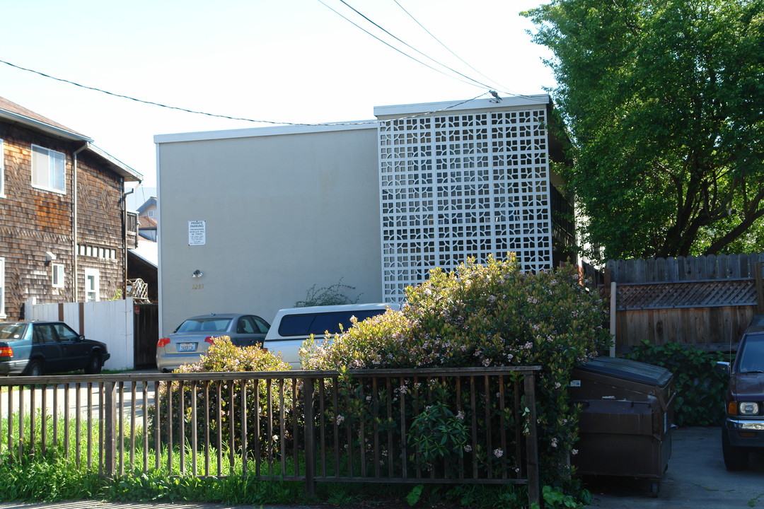 McKinley Avenue Apartments in Berkeley, CA - Building Photo