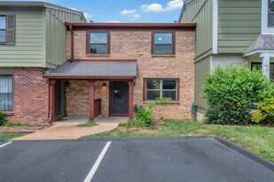 13351 Hiddencrest Ln in Ballwin, MO - Building Photo