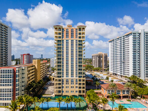 2080 S Ocean Dr in Hallandale Beach, FL - Building Photo - Building Photo