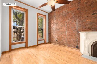 40 Downing St in Brooklyn, NY - Building Photo - Building Photo