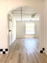 506 E 3rd Ave in Hutchinson, KS - Building Photo - Building Photo