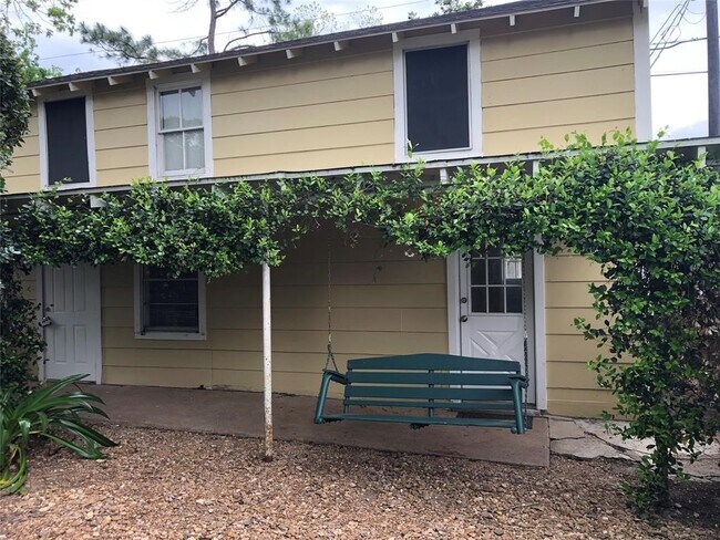 208 Ave A in El Campo, TX - Building Photo - Building Photo