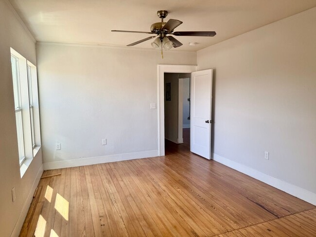 108 Robert E Lee in San Antonio, TX - Foto de edificio - Building Photo