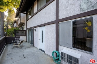 304 Miraleste Dr in Los Angeles, CA - Building Photo - Building Photo