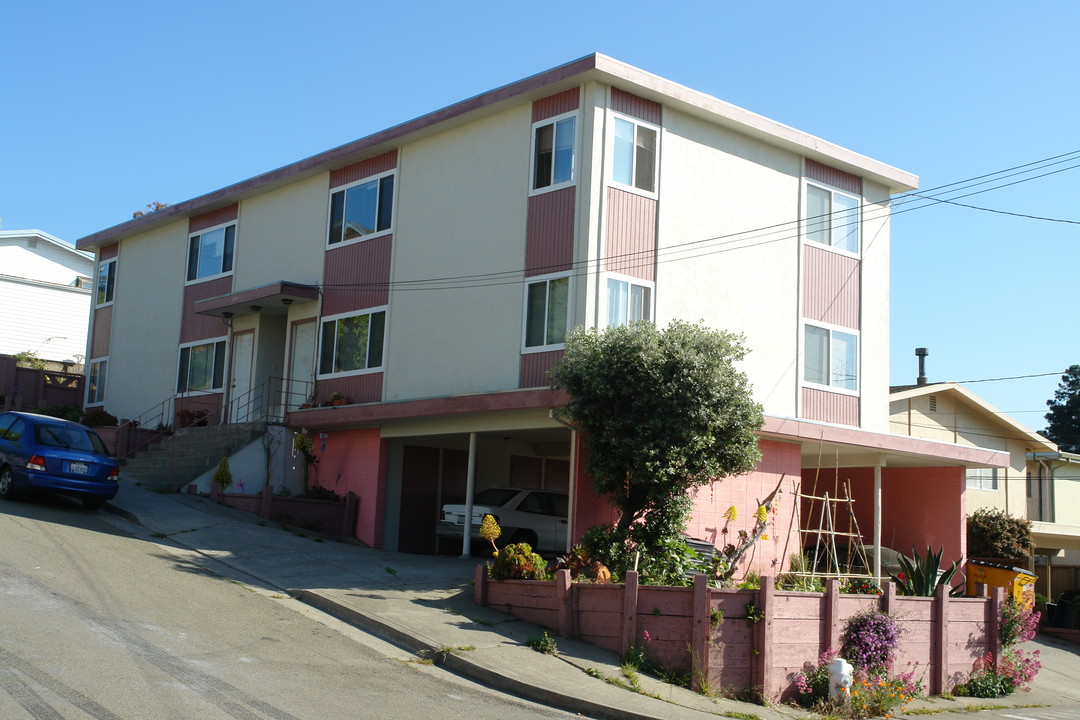 2924 Santa Clara Ave in El Cerrito, CA - Foto de edificio