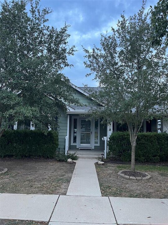 5383 Hartson in Kyle, TX - Building Photo