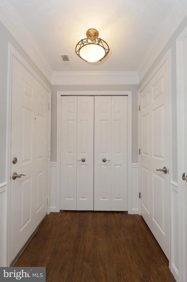 8136 Bayonet Way-Unit -102 in Manassas, VA - Foto de edificio - Building Photo