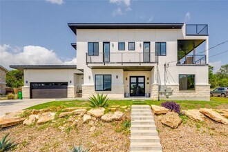 13209 Mansfield Dr in Austin, TX - Foto de edificio - Building Photo