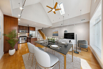 2515 W Haddon Ave, Unit 2 in Chicago, IL - Building Photo - Building Photo