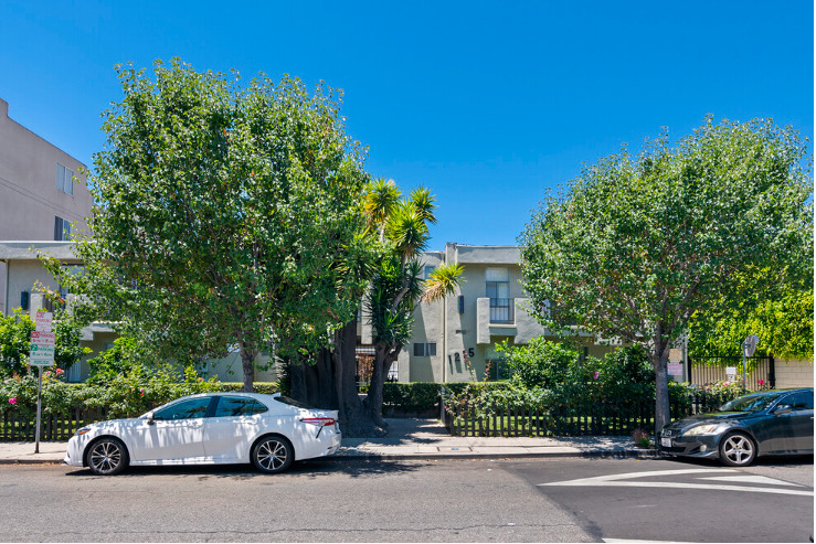 1215 N McCadden Pl in Los Angeles, CA - Foto de edificio