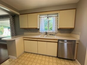 385 Boone Rd SE in Salem, OR - Building Photo - Building Photo