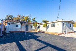 117 Plymouth Dr in Vista, CA - Building Photo