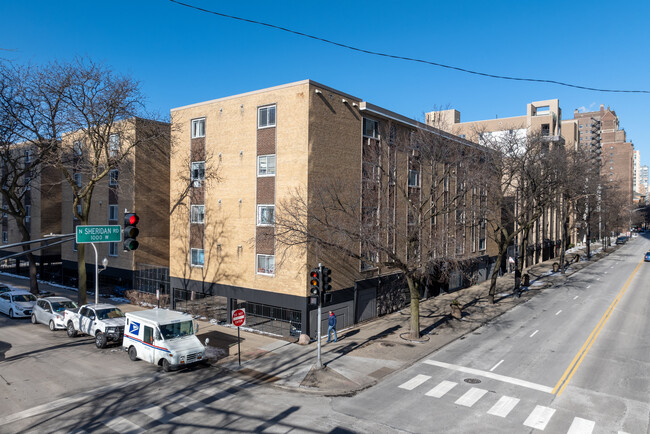 Sheridan Balmoral Apartments in Chicago, IL - Building Photo - Primary Photo