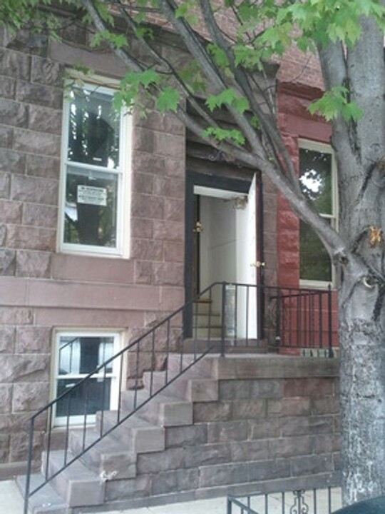 212 E Biddle St in Baltimore, MD - Foto de edificio