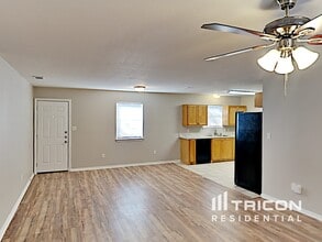 213 Dean Ct in Granbury, TX - Building Photo - Building Photo