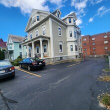 83 Elm St, Unit 1 in Worcester, MA - Foto de edificio - Building Photo