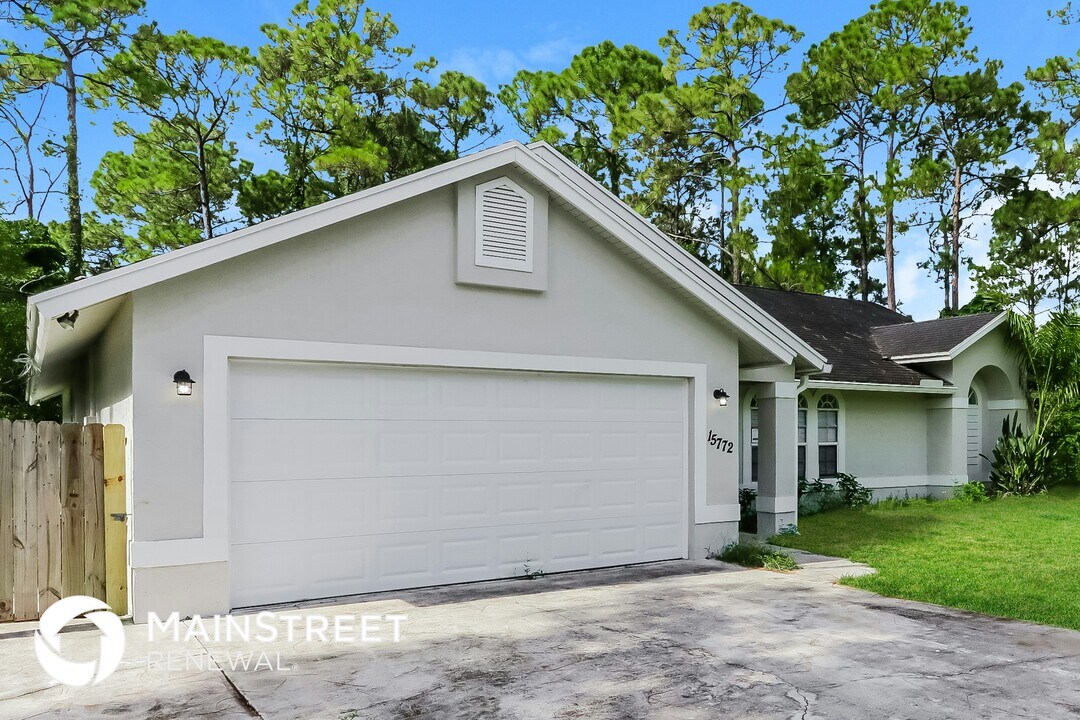 15772 85th Rd N in The Acreage, FL - Building Photo