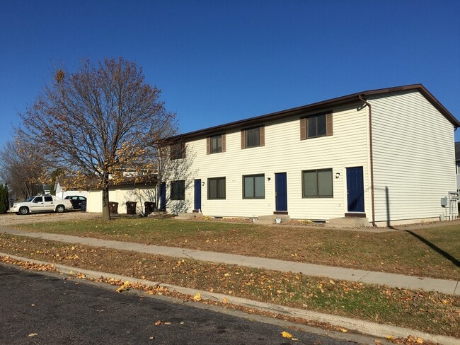 909 13th Ave S, Unit D in Onalaska, WI - Foto de edificio - Building Photo