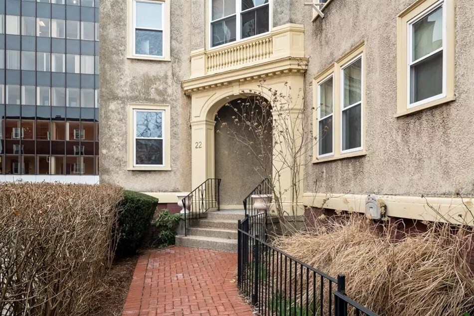 22 Centre St in Cambridge, MA - Foto de edificio
