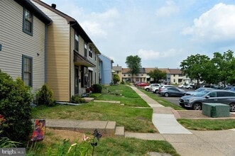 304 Livingston Ct in North Wales, PA - Foto de edificio - Building Photo