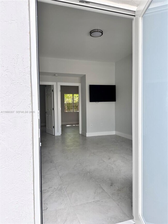 842 SW 14th Ave in Miami, FL - Building Photo - Building Photo