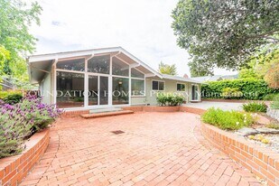 212 Blackstone Dr in San Rafael, CA - Building Photo