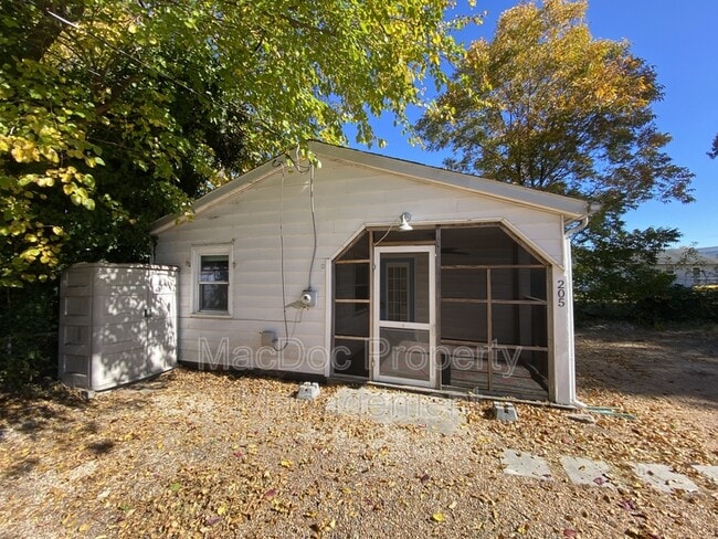 205 N Irving Ave in Colonial Beach, VA - Building Photo - Building Photo