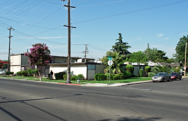 3231-3235 N Fruit Ave in Fresno, CA - Foto de edificio - Building Photo