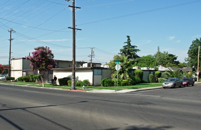 3231-3235 N Fruit Ave in Fresno, CA - Building Photo - Building Photo