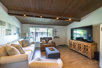 2323 San Juan Ave in Walnut Creek, CA - Foto de edificio - Interior Photo