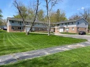 214 S River St, Unit 214 in Waterford, WI - Foto de edificio - Building Photo
