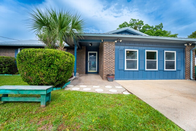 86 Schooner Ln in Shalimar, FL - Building Photo - Building Photo