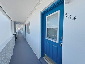 8075 112th St N in Seminole, FL - Building Photo