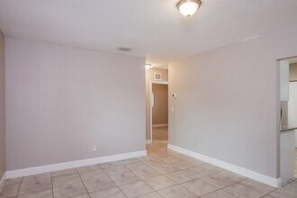 1410 NE 156th Terrace in North Miami Beach, FL - Building Photo - Building Photo