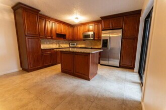 2060 SW 90th Ave in Davie, FL - Foto de edificio - Building Photo
