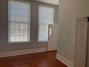 1090 10th St N, Unit 5 in St. Petersburg, FL - Foto de edificio - Building Photo