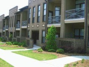 Artist Square Apartments in Atlanta, GA - Building Photo - Building Photo