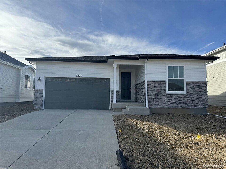 9823 Ceylon St in Commerce City, CO - Building Photo