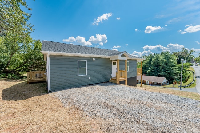 1020 Pansy St in Lynchburg, VA - Building Photo - Building Photo