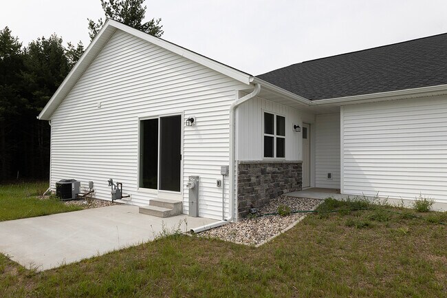 925 Green Pastures Trl in Plover, WI - Building Photo - Building Photo
