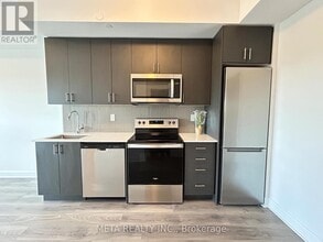 3240 William Coltson Ave in Oakville, ON - Building Photo - Building Photo