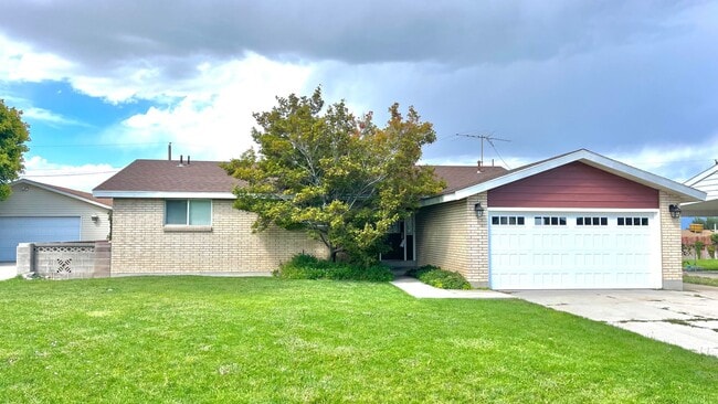 4912 Trail Ave in West Valley City, UT - Building Photo - Building Photo